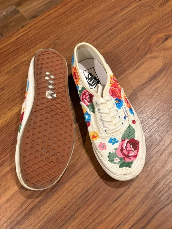 Vans Women's Cream Canvas Sneakers with Multicolor Floral Embroidery - Picture 2 of 4
